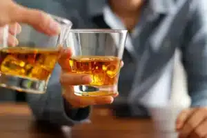 men drinking alcoholism in men